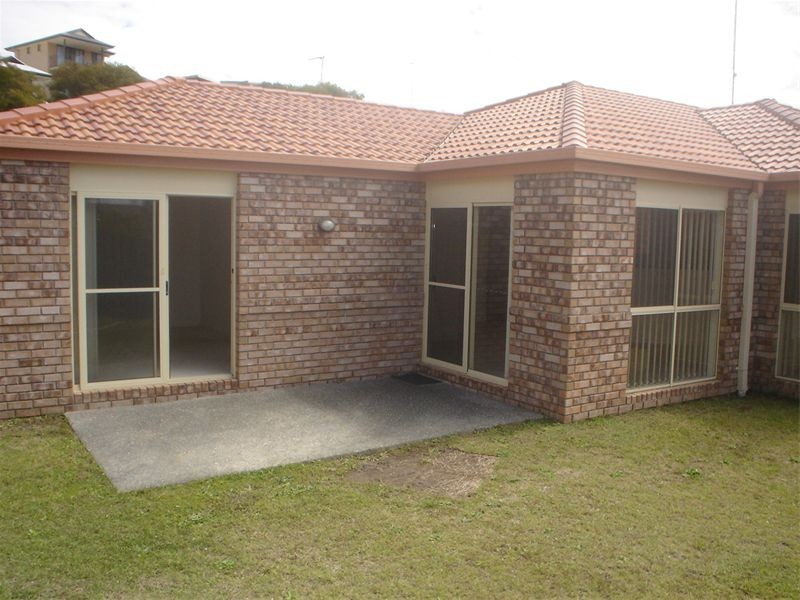 4  Gould Place, Pacific Pines QLD 4211