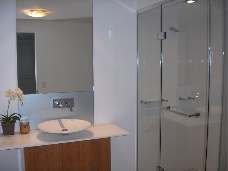 7301  Ephraim Island, Paradise Point QLD 4216