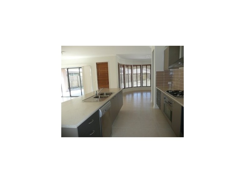 8 Iceberg Lane, Coomera QLD 4209