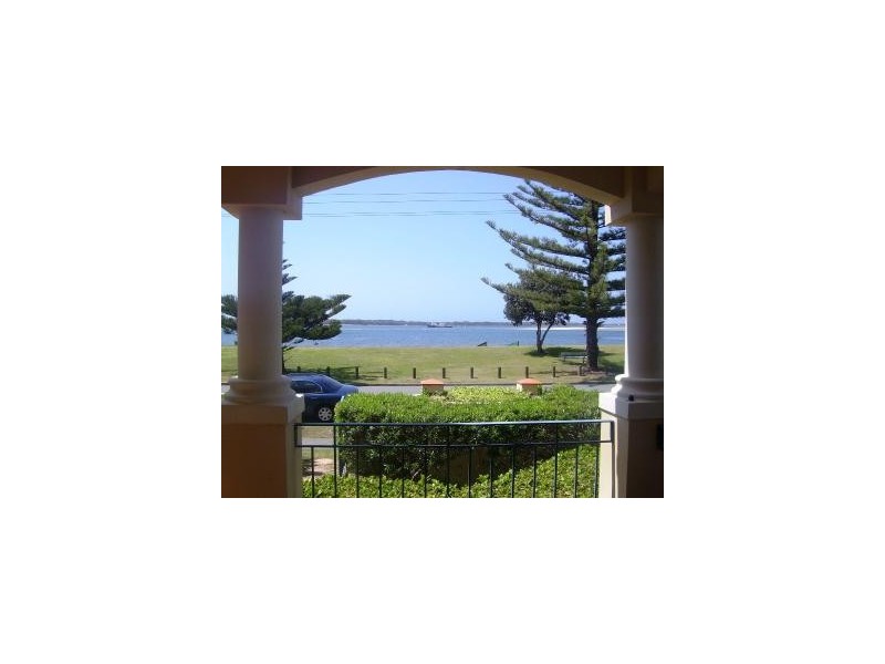 2/28-30  Oatland Esplanade, Runaway Bay QLD 4216