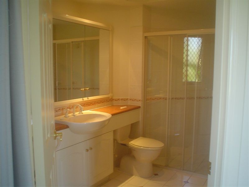 2/28-30  Oatland Esplanade, Runaway Bay QLD 4216