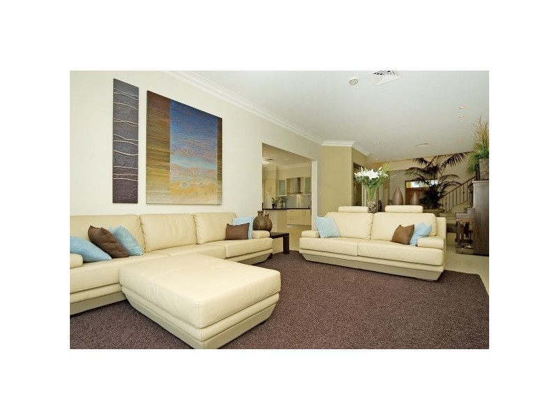 3136   Riverleigh Drive, Hope Island QLD 4212