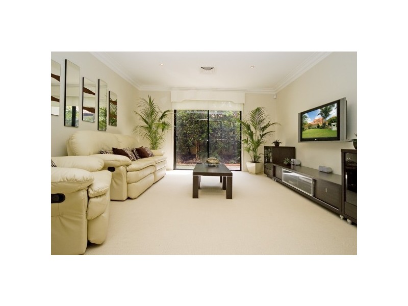 3136   Riverleigh Drive, Hope Island QLD 4212