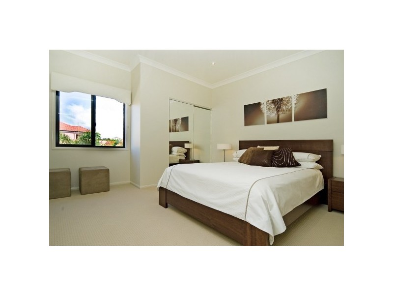 3136   Riverleigh Drive, Hope Island QLD 4212