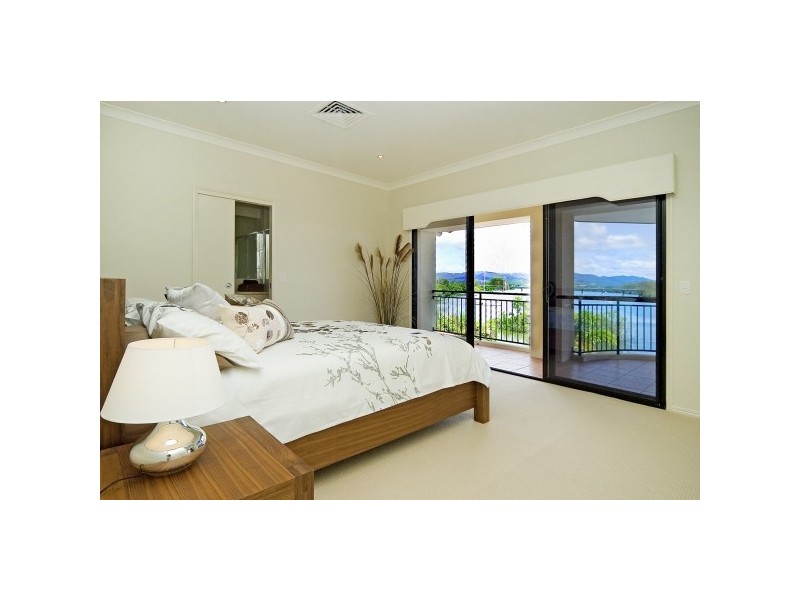 3136   Riverleigh Drive, Hope Island QLD 4212