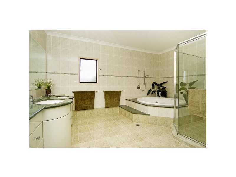 3136   Riverleigh Drive, Hope Island QLD 4212