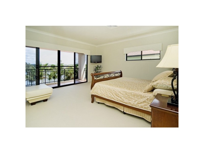 3136   Riverleigh Drive, Hope Island QLD 4212