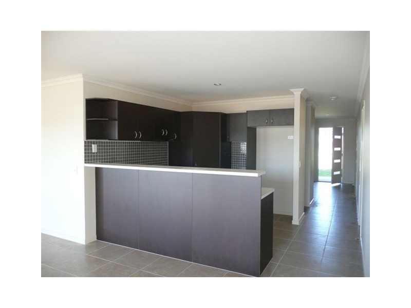 9  Codrington Circuit, Pacific Pines QLD 4211