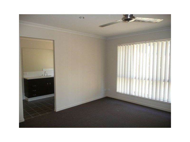 9  Codrington Circuit, Pacific Pines QLD 4211