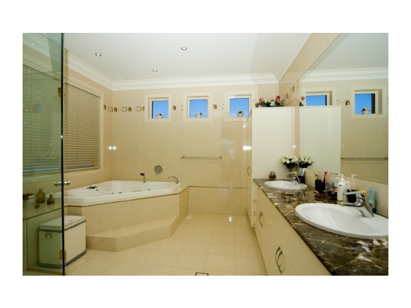 3125  Riverleigh Drive, Hope Island QLD 4212