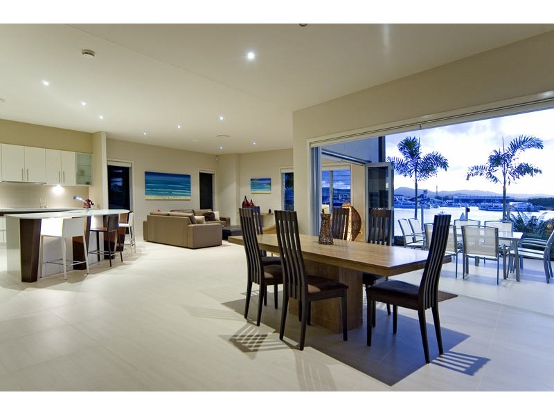 1628  Rosebank Way, Hope Island QLD 4212