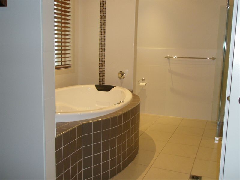 2  Beau Geste Pl, Coomera QLD 4209