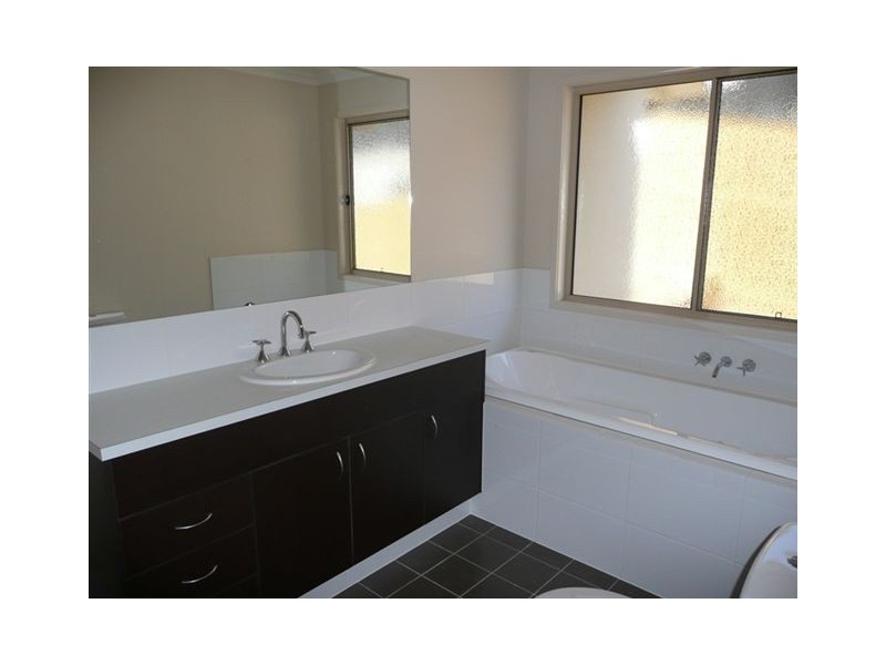 9  Codrington Cct, Pacific Pines QLD 4211