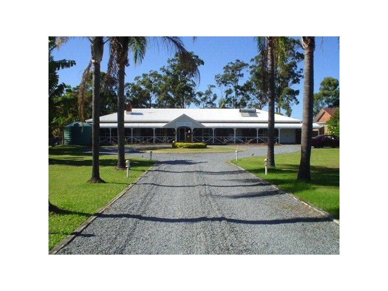 10 California Drive, Oxenford QLD 4210