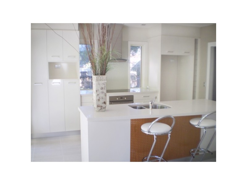 8/27  Gordon Street, Labrador QLD 4215