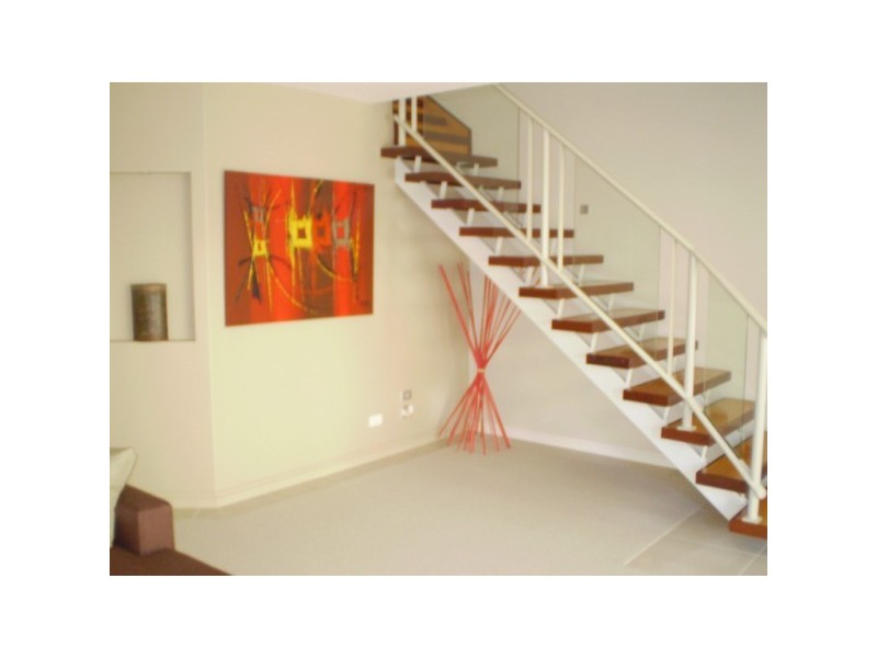 8/27  Gordon Street, Labrador QLD 4215