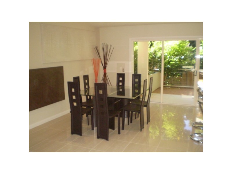 8/27  Gordon Street, Labrador QLD 4215