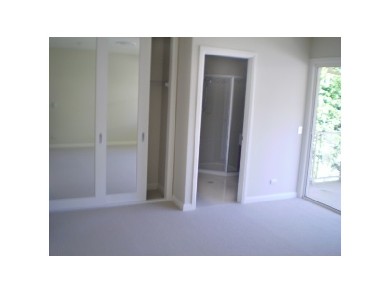 8/27  Gordon Street, Labrador QLD 4215