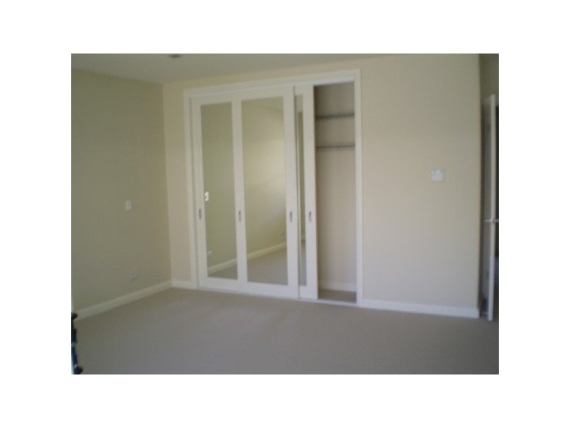 8/27  Gordon Street, Labrador QLD 4215