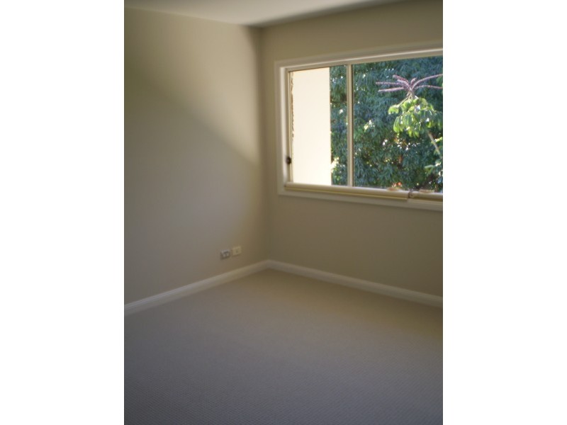 8/27  Gordon Street, Labrador QLD 4215