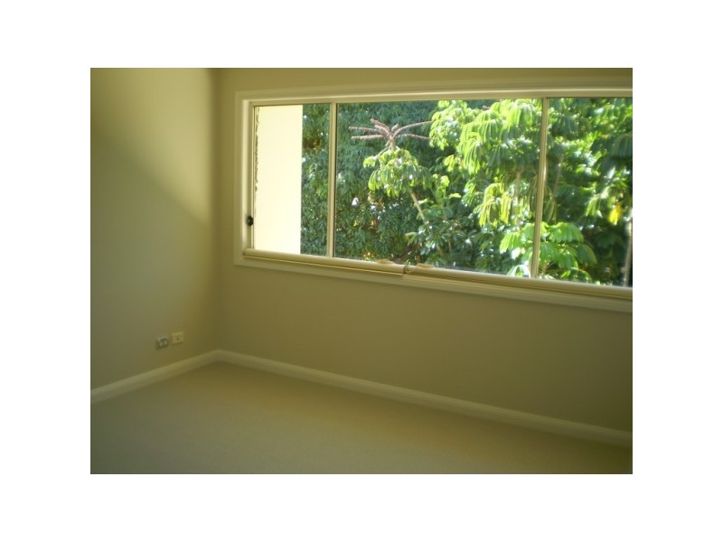 8/27  Gordon Street, Labrador QLD 4215