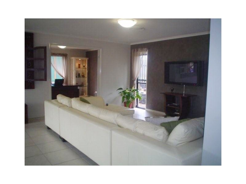 7 Carmarthen Circuit, Pacific Pines QLD 4211