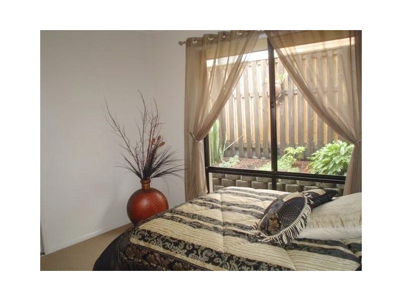 7 Carmarthen Circuit, Pacific Pines QLD 4211