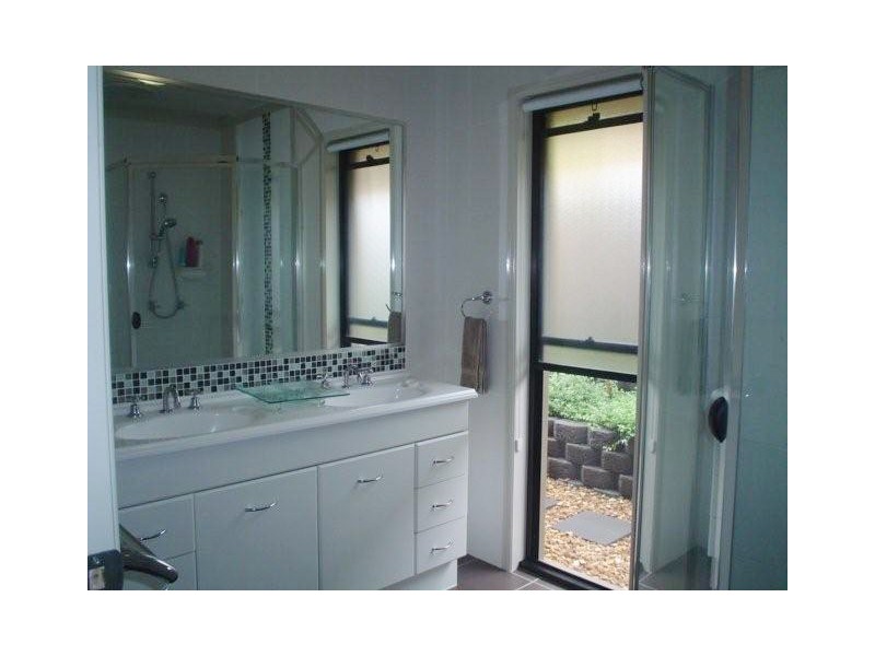 7 Carmarthen Circuit, Pacific Pines QLD 4211