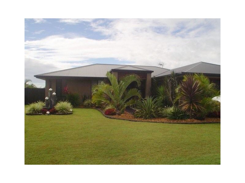 7 Carmarthen Circuit, Pacific Pines QLD 4211