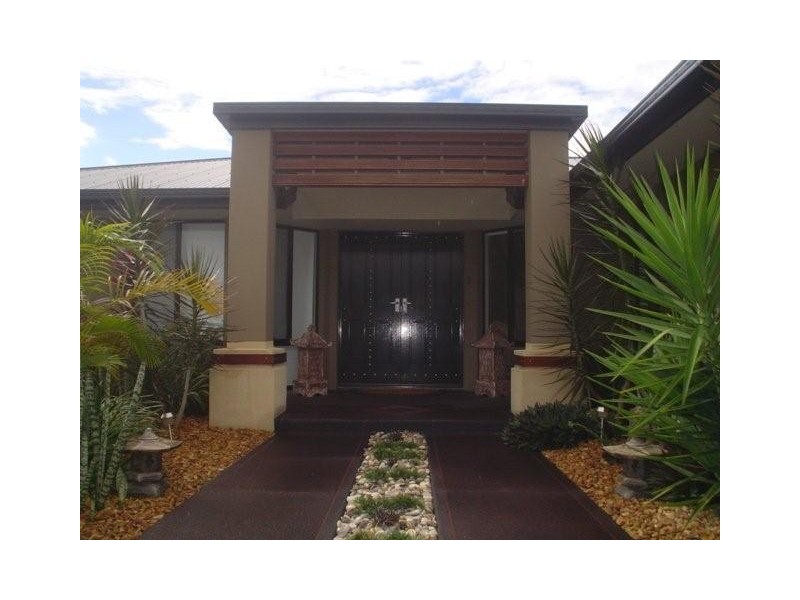 7 Carmarthen Circuit, Pacific Pines QLD 4211