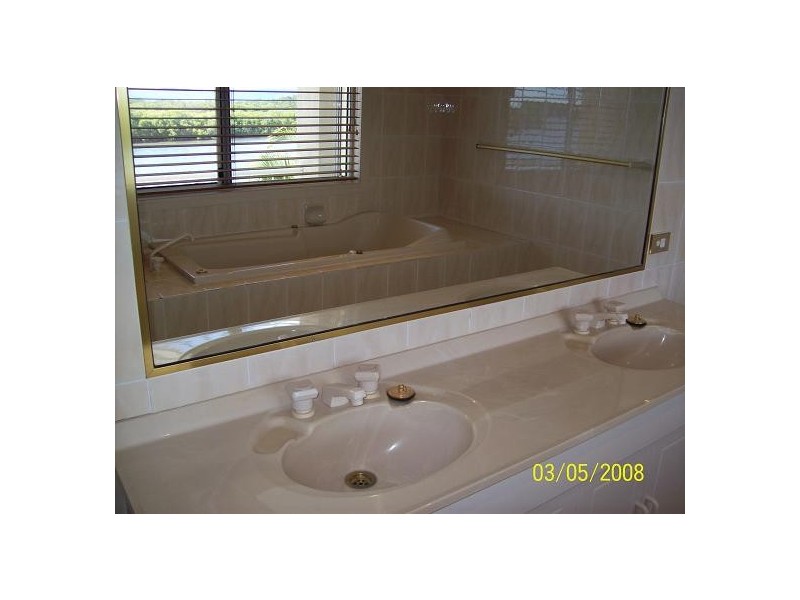 72  Tradewinds Avenue, Paradise Point QLD 4216