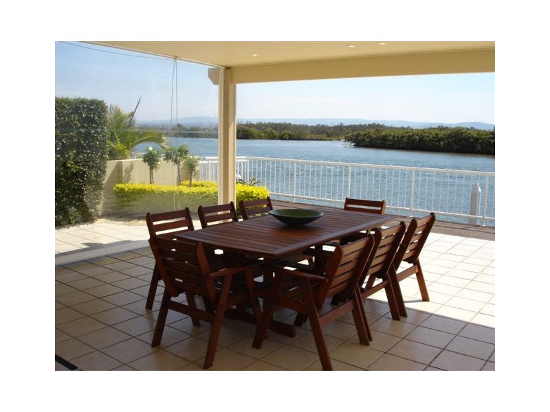 72  Tradewinds Avenue, Paradise Point QLD 4216