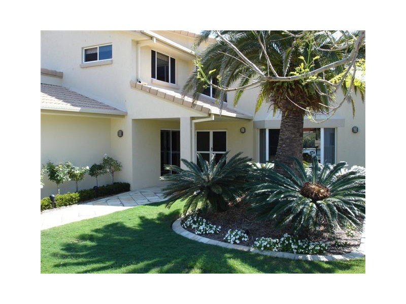 72  Tradewinds Avenue, Paradise Point QLD 4216