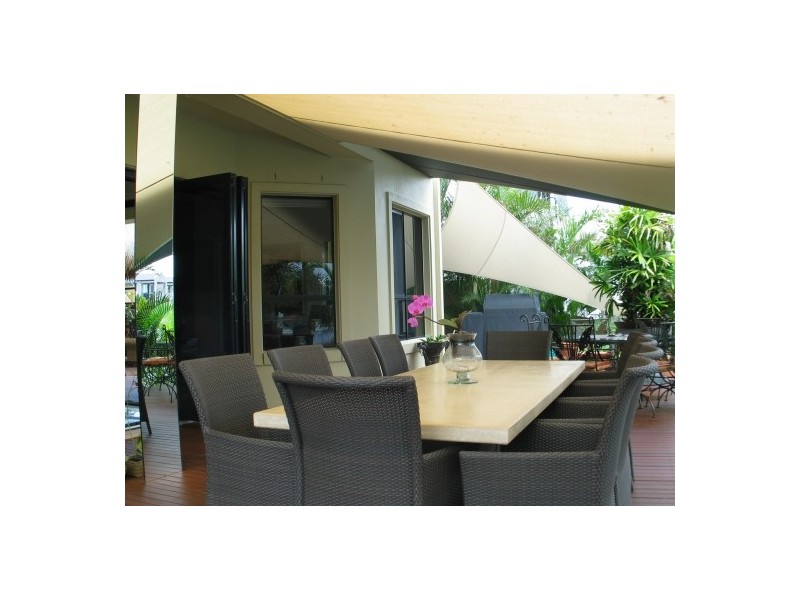 1 Kensington Mews, Sovereign Islands QLD 4216