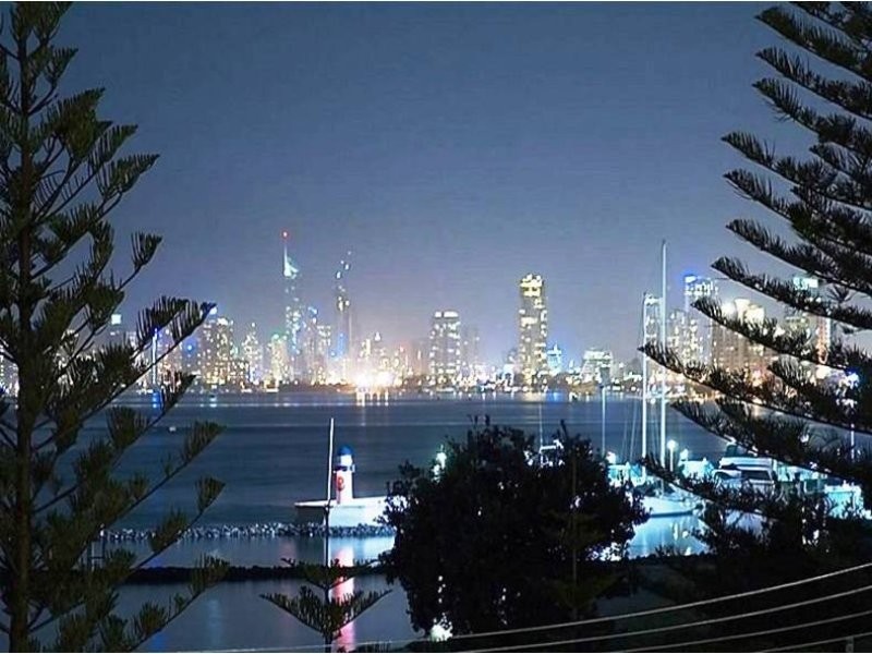 2/28  Oatland Esplanade, Runaway Bay QLD 4216