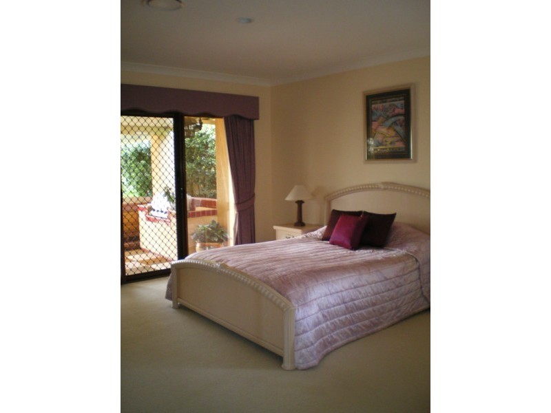 77  HIGHVALE DR, Helensvale QLD 4212