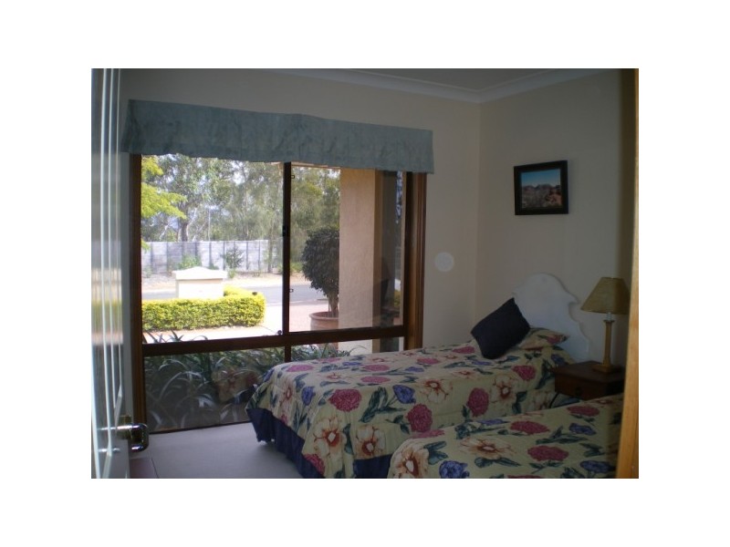 77  HIGHVALE DR, Helensvale QLD 4212
