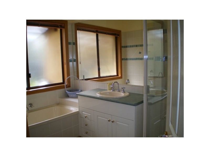 77  HIGHVALE DR, Helensvale QLD 4212