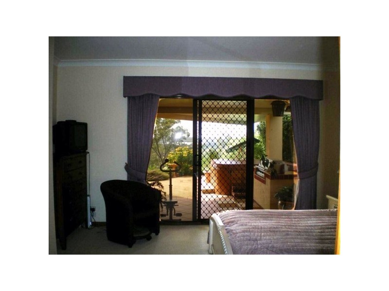 77  HIGHVALE DR, Helensvale QLD 4212