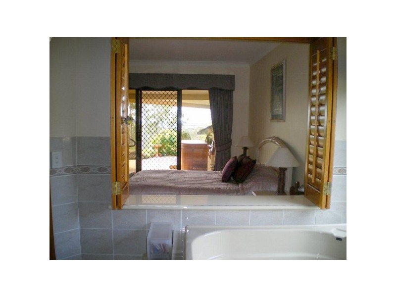 77  HIGHVALE DR, Helensvale QLD 4212