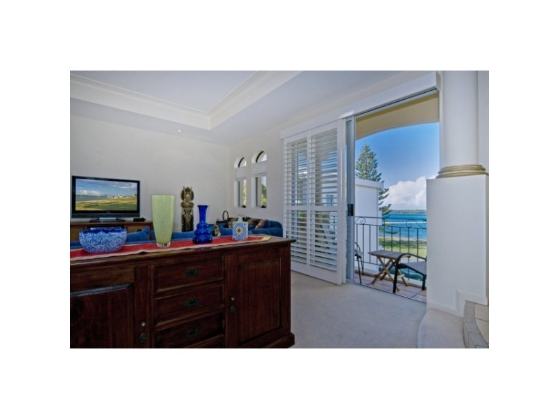 9/28  Oatlands Esplanade, Runaway Bay QLD 4216