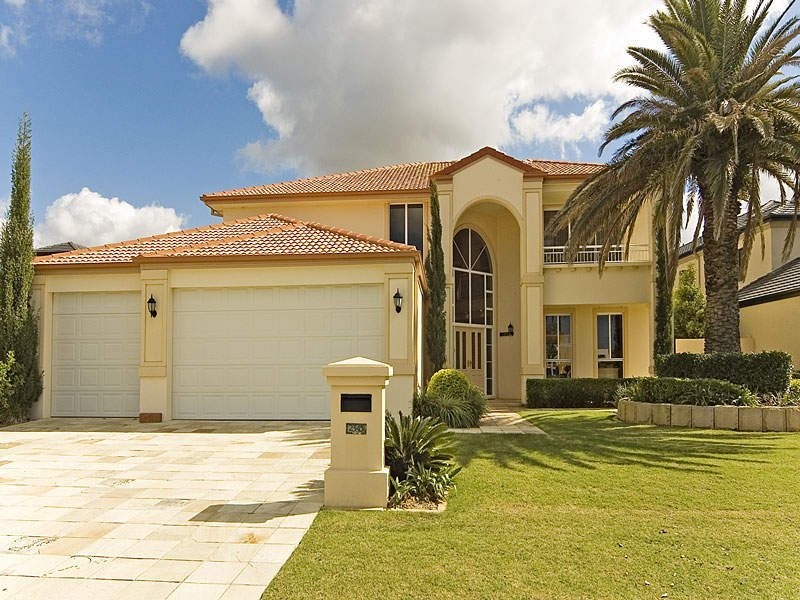 2345 Cressbrook Drive, Hope Island QLD 4212