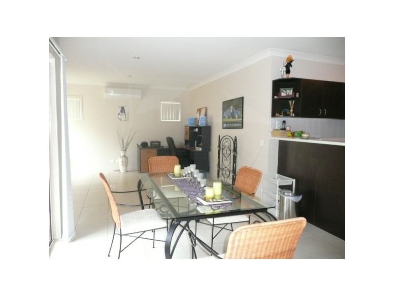 25  Lambert Drive, Maudsland QLD 4210