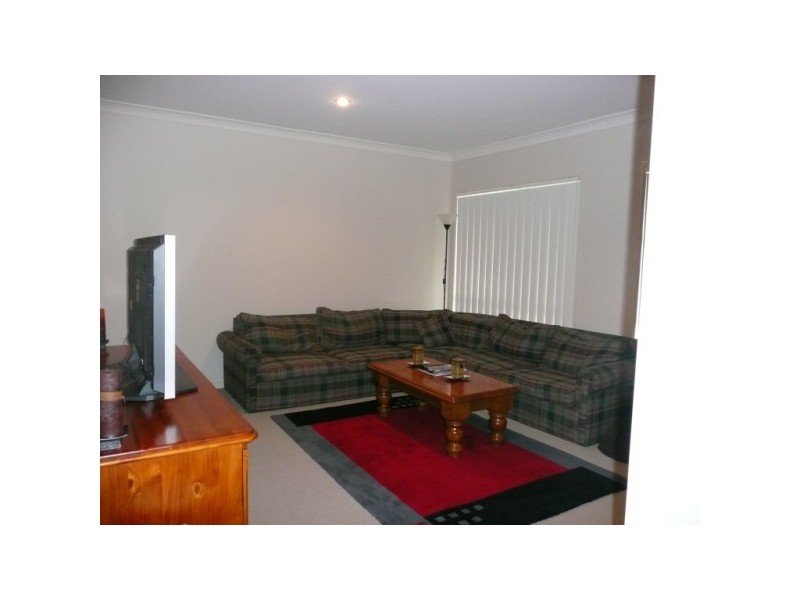 25  Lambert Drive, Maudsland QLD 4210