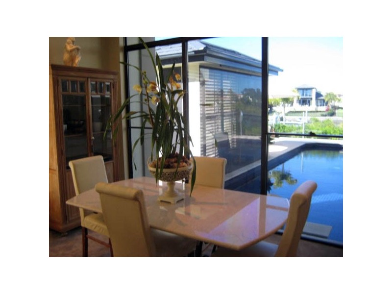 2328 Cressbrook Drive, Hope Island QLD 4212