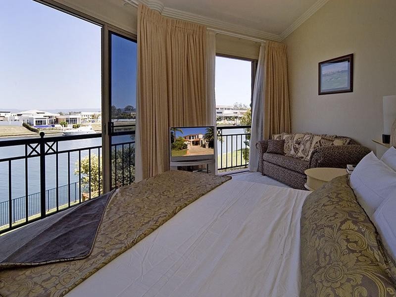 1666  Riverdale Drive, Hope Island QLD 4212