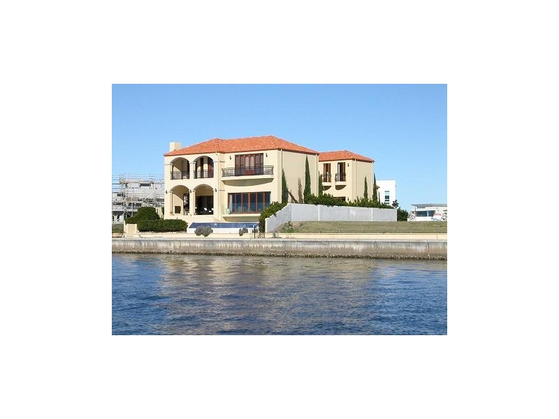 12  Knightsbridge Parade East, Sovereign Islands QLD 4216