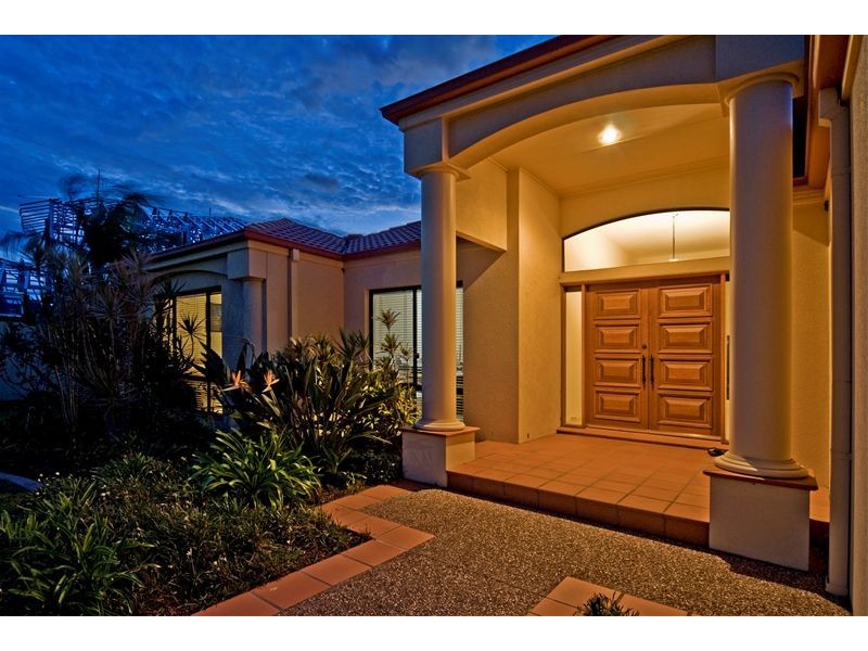 2131 Carlton Drive, Hope Island QLD 4212