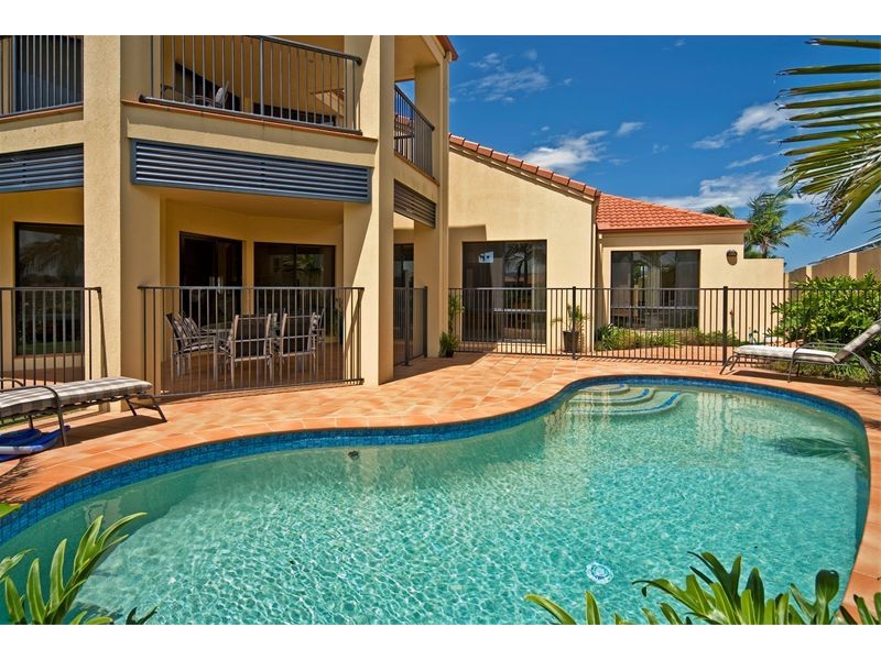 2131 Carlton Drive, Hope Island QLD 4212