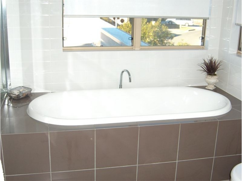6107 The Lakes Drive, Hope Island QLD 4212